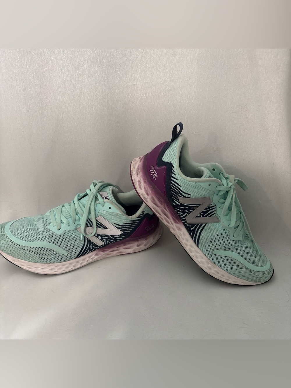 New Balance Women's Running Shoes Mint Green & Purple Accent size 9.5 US